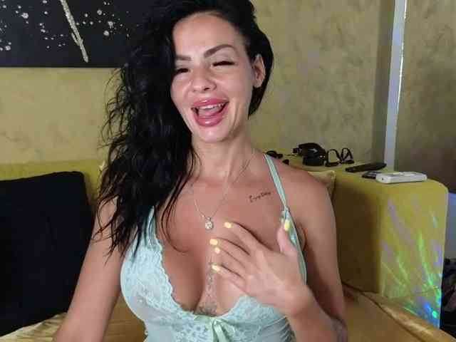 Ella-Hottie webcam