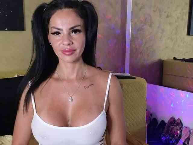 Ella-Hottie webcam