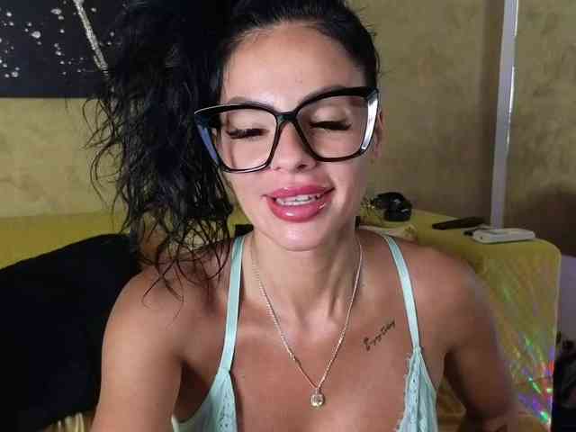 Ella-Hottie webcam