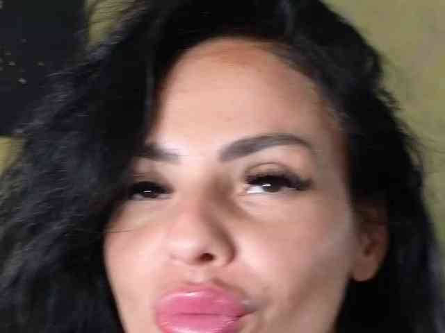 Ella-Hottie webcam