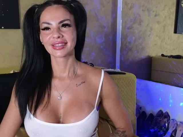 Ella-Hottie webcam