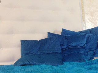 Karissia-X Porn Show