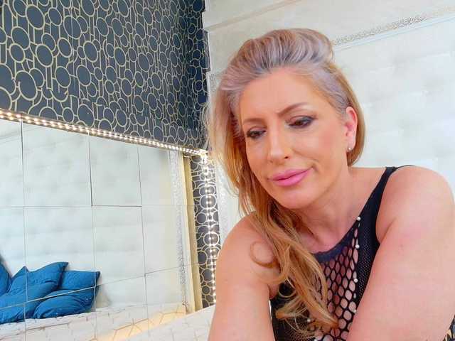 karissia-x live cam profile