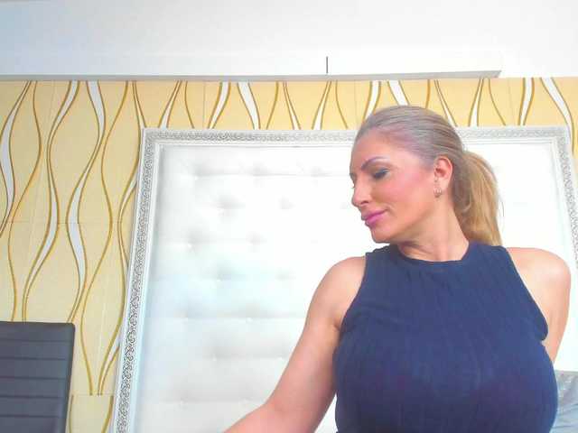 karissia-x's BongaCams show and profile