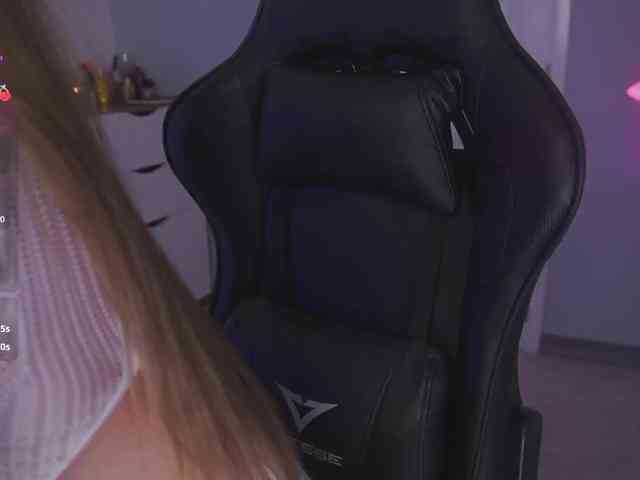 Модель: DanikaDillan