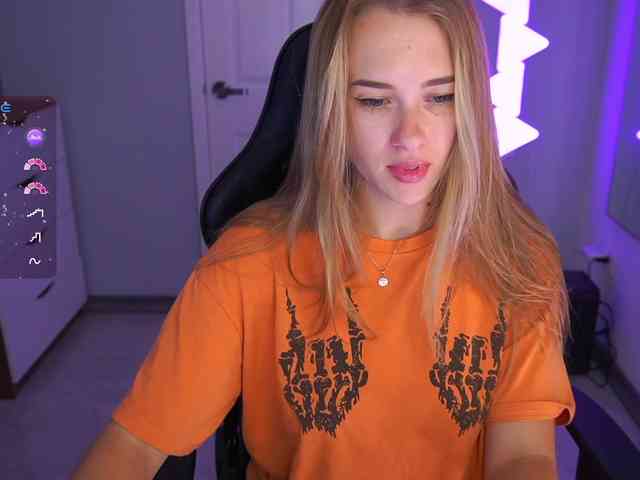 DanikaDillan webcam
