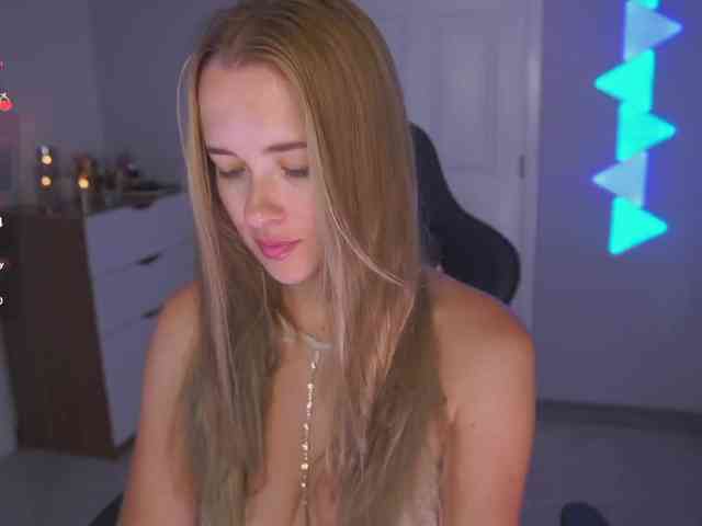 DanikaDillan webcam