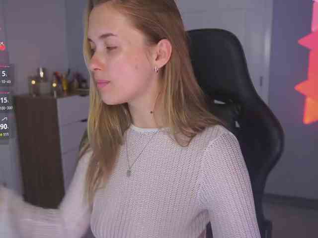 Модель: DanikaDillan