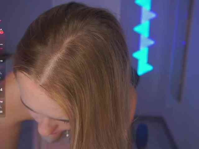 Модель: DanikaDillan