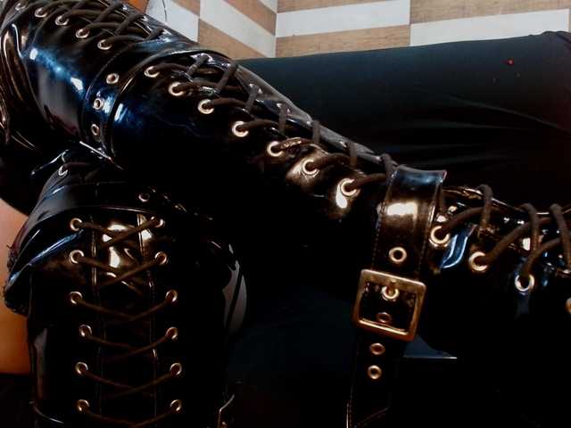 MissVioleta's BongaCams show and profile