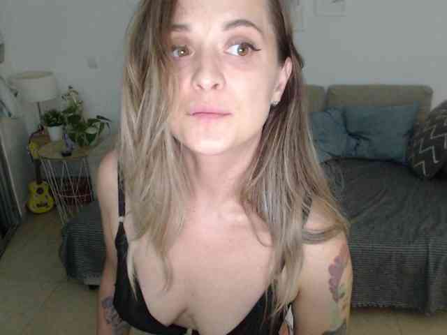 WonderOlesya webcam