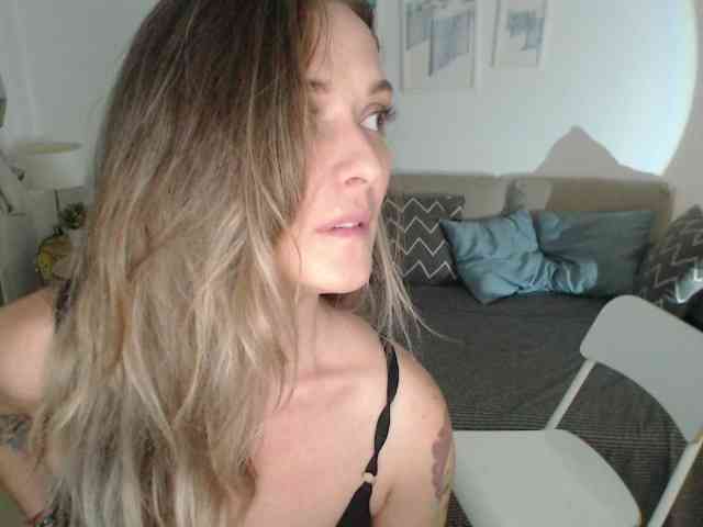 WonderOlesya webcam