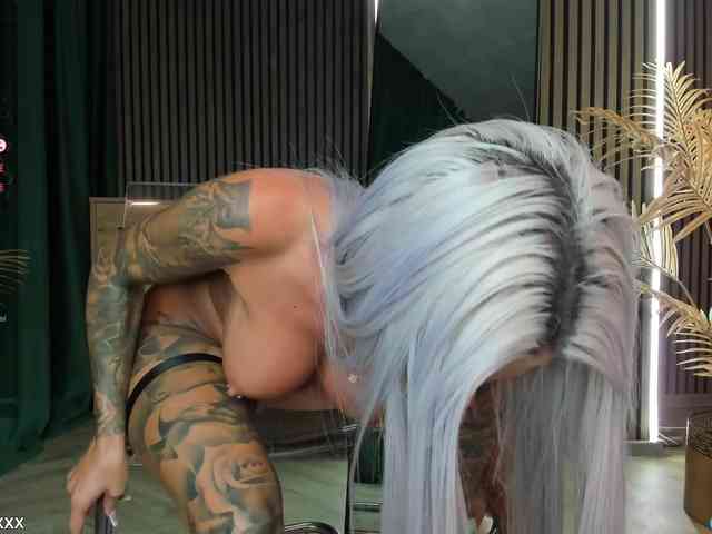 porn live webcam DiamondJo