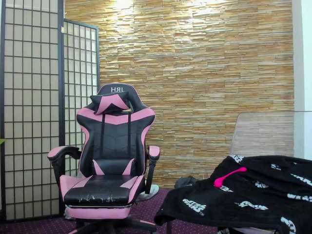 AishaRouhi's BongaCams show and profile