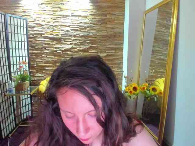 AishaRouhi webcam