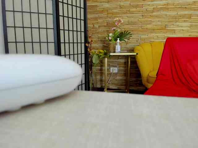 AishaRouhi webcam