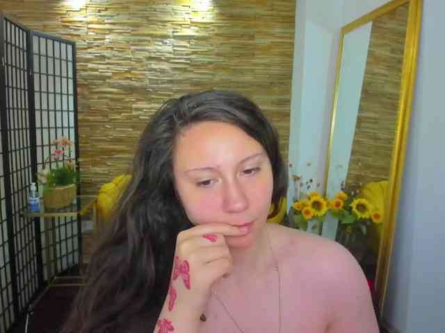 AishaRouhi webcam