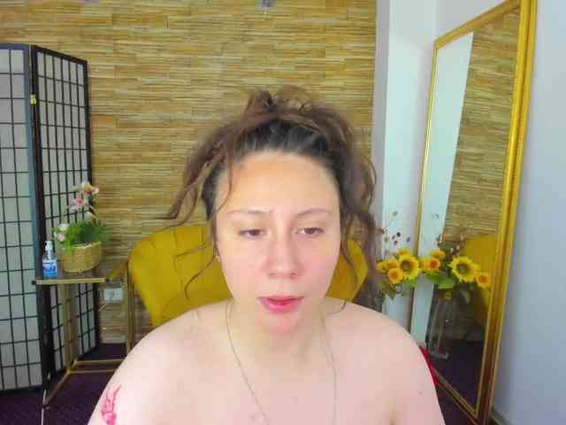 AishaRouhi webcam