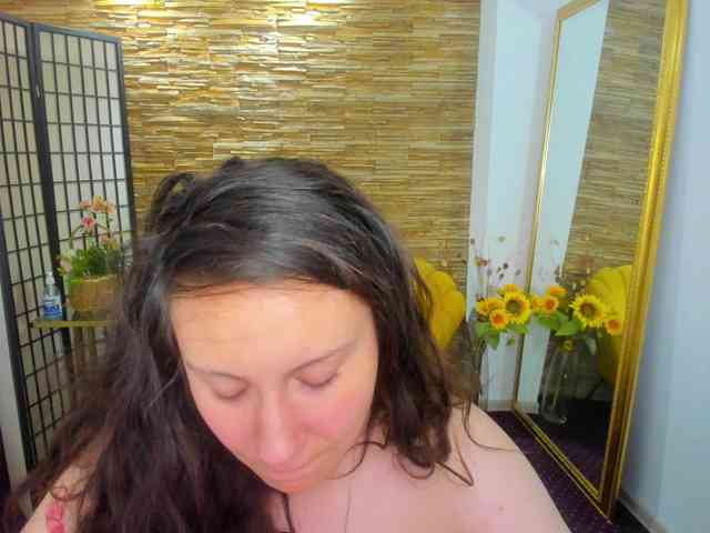AishaRouhi webcam