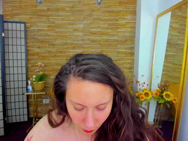 AishaRouhi webcam