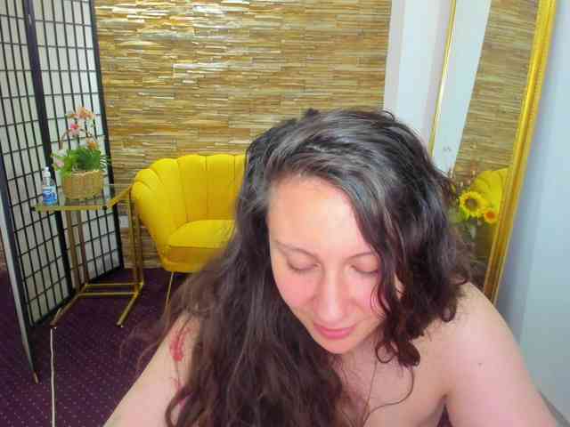 AishaRouhi webcam