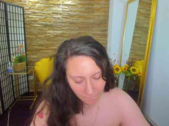 AishaRouhi webcam