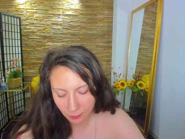 AishaRouhi webcam