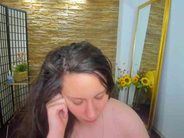 AishaRouhi webcam