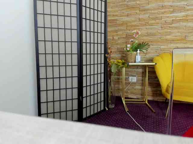 AishaRouhi webcam