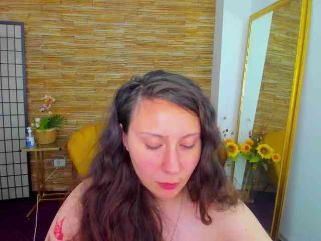 AishaRouhi webcam