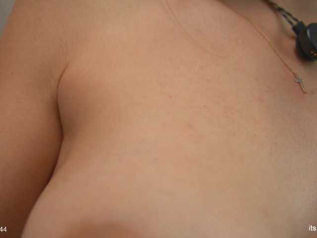 Sex chat gratuit in direct cu alyonaqueen pe BongaCams