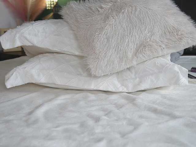 alyonaqueen's BongaCams show and profile