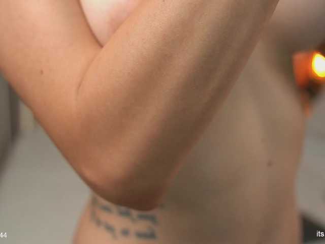 alyonaqueen's BongaCams show and profile