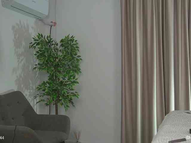 strip chat online Alyonaqueen