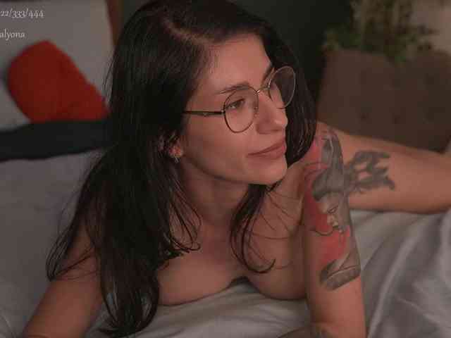 free live cam sex Alyonaqueen