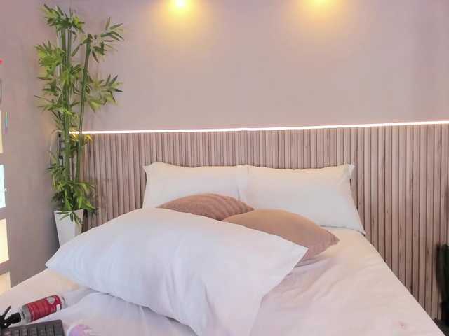 EmmilyCollson's BongaCams show and profile