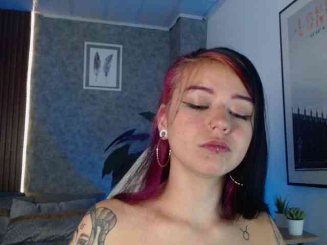 Vanee-Cruzz webcam