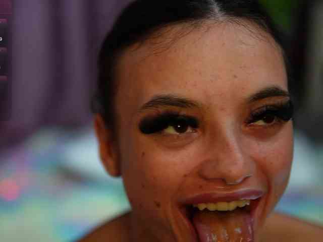 RachelRave webcam