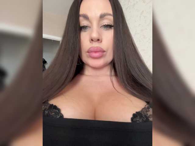 -Hennessy-'s BongaCams show and profile