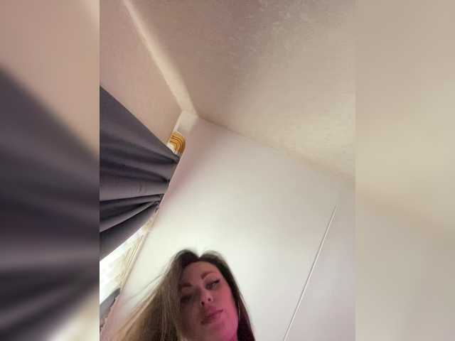 -Hennessy-'s BongaCams show and profile