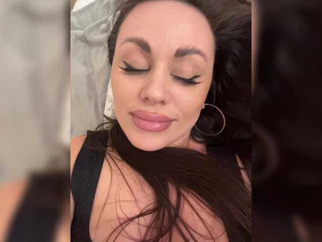 -Hennessy-'s BongaCams show and profile