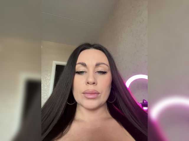 -Hennessy-'s BongaCams show and profile