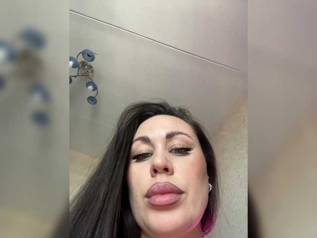 -Hennessy-'s BongaCams show and profile