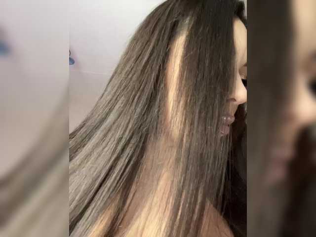 -Hennessy-'s BongaCams show and profile