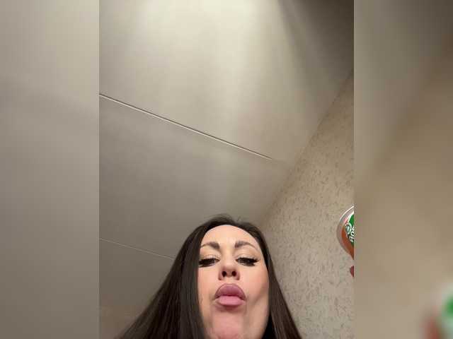 -Hennessy-'s BongaCams show and profile