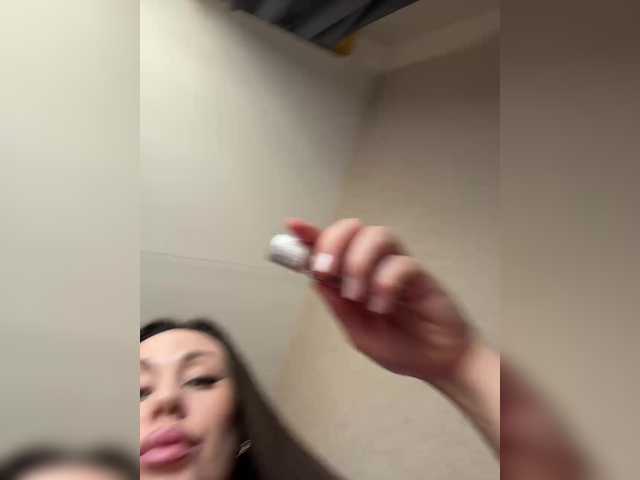 -Hennessy-'s BongaCams show and profile