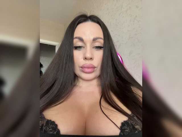 -Hennessy-'s BongaCams show and profile