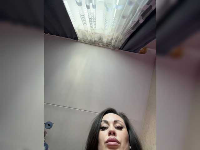 -Hennessy-'s BongaCams show and profile