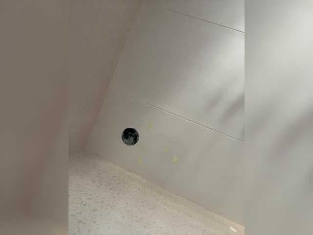 -Hennessy-'s BongaCams show and profile