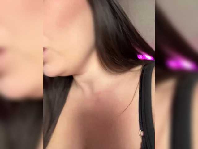 -Hennessy-'s BongaCams show and profile